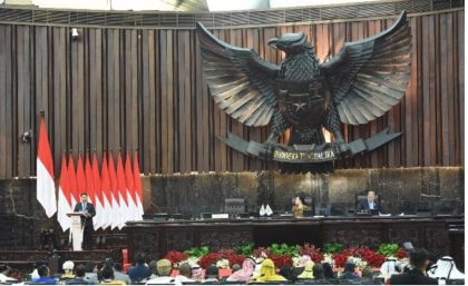 Ketua Badan Kerja Sama Antar-Parlemen (BKSAP) DPR RI, Mardani Ali Sera, saat membacakan Deklarasi Jakarta dalam Penutupan PUIC Ke-19 di Gedung Nusantara, Senayan, Jakarta, Kamis (15/5/2025). Foto: Parlementaria