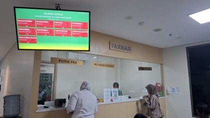 Minimnya Petugas di Bagian Farmasi Melayani Ratusan Pasien (16/5)